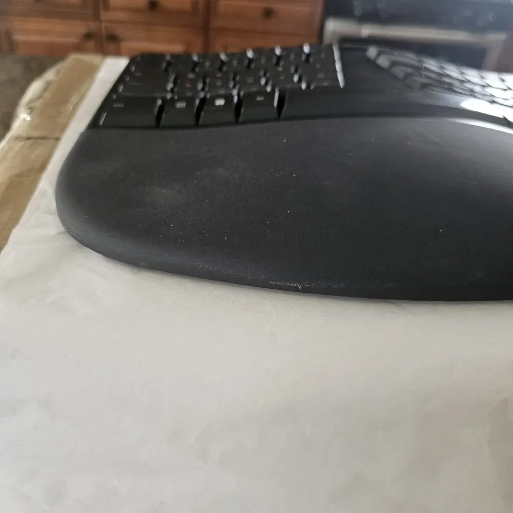Microsoft Model 1878 Ergonomic Wired USB Keyboard Black TESTED